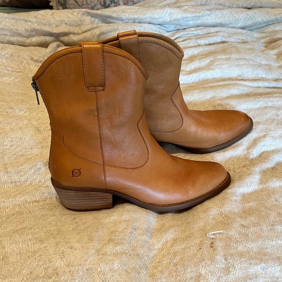 Born Leather booties - Picture 1 of 6